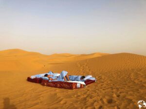 Read more about the article Noc na Saharze – jak spędziłem noc na pustyni?